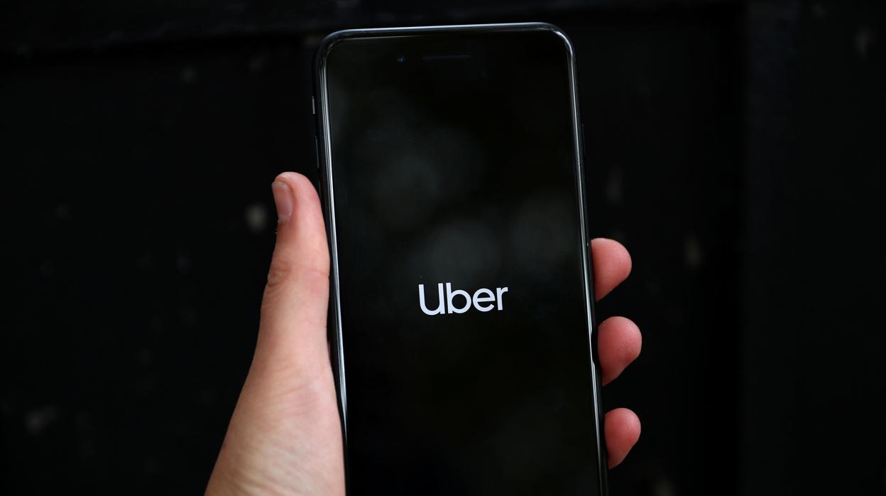 El logo de Uber en un smartphone