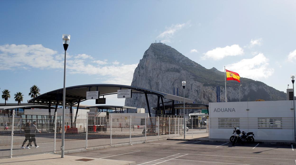 El aeropuerto de Gibraltar no está en territorio cedido a Inglaterra