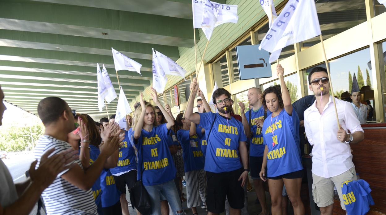 Fumata blanca entre Ryanair y los tripulantes de cabina: se aplicará la ley española y habrá convenio