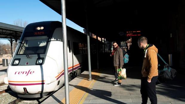 Renfe se suma a las rebajas y lanza descuentos de hasta un 70% en Ave y larga distancia