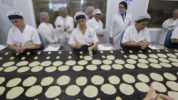 ¿Cómo pasó Inés Rosales de hacer cada día a mano 240 tortas de aceite a 400.000?