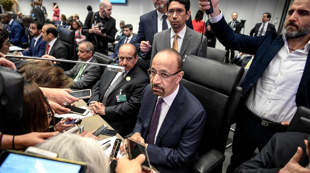 El ministro de Energía de Arabia Saudí, Khalid al-Falih, en el centro, en la última cumbre de la OPEP