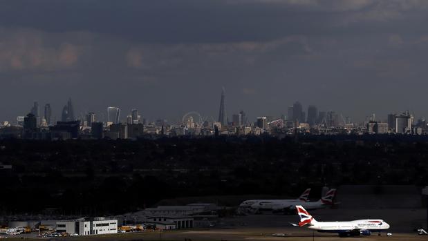 El Gobierno británico garantiza la continuidad de los vuelos entre el Reino Unido y la Unión Europea (UE)