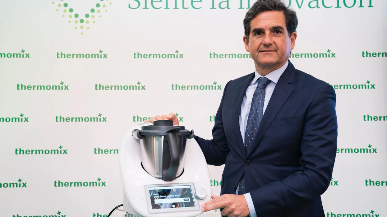 El director general de Thermomix España, Ignacio Fernández-Simal, durante la presentación del TM6