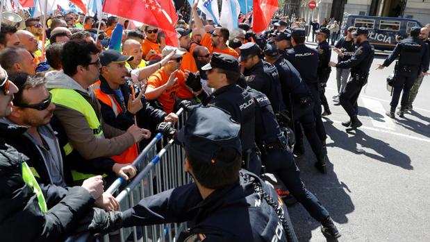 Los incidentes entre la Policía y trabajadores de Alcoa se saldan con un detenido