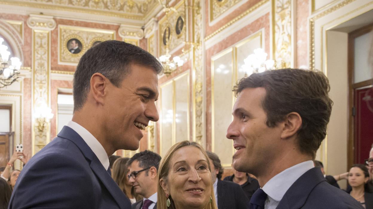 Los analistas de XTB señalan tres posibles escenarios tras el 28A: un gobierno de PSOE con otros partidos de izquierdas, un bloque de centro derecha (PP, Ciudadanos, Vox) y el bloqueo político