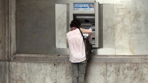 El ahorro familiar en depósitos está en máximos pese a su nula remuneración