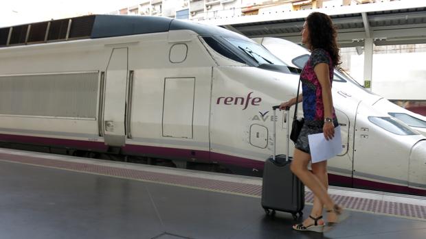 Adif publicará en julio los requisitos que deberán cumplir las empresas que quieran competir en el AVE