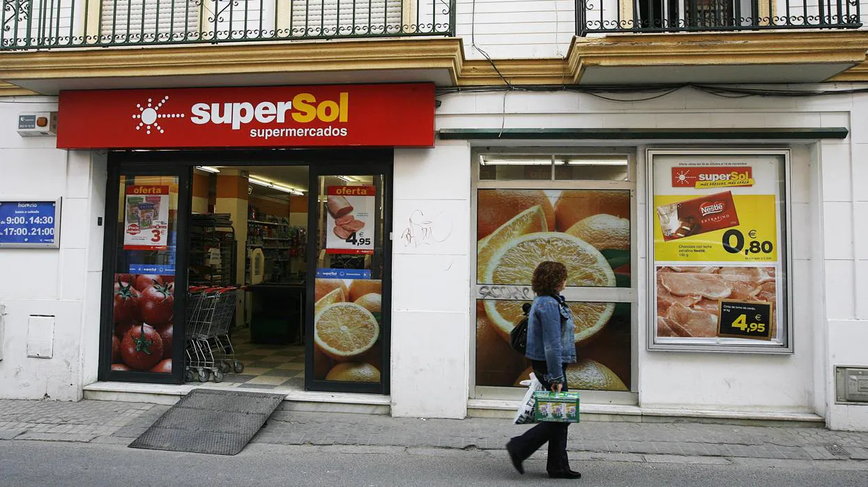 La empresa de distribución Supersol negocia un ERE que afectará a 404 trabajadores