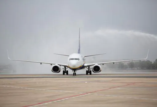 Un reglamento europeo recoge las compensaciones a que tienen derecho los viajeros en vuelo por retrasos de más de tres horas