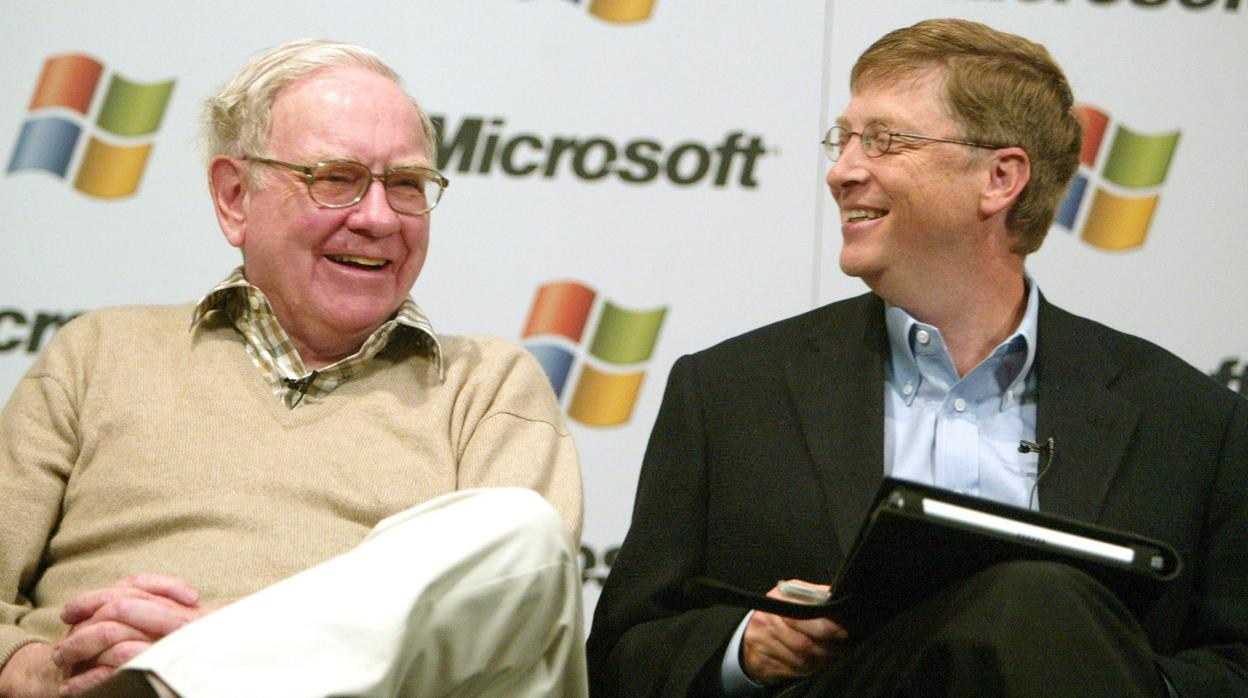 El inversor Warren Buffet (izda) junto al cofundador y expresidente de Microsoft Bill Gates (dcha)