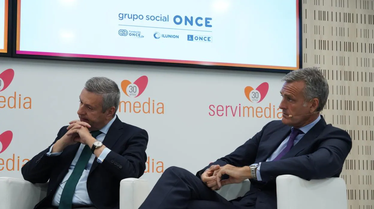A la izquierda, José Luis Perelli, presidente de la auditora EY España. A la derecha, Gonzalo Sánchez, presidente en España de PwC