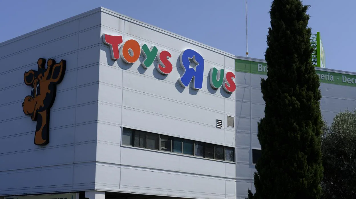 Una de las tiendas de Toys R Us en Alcobendas, Madrid