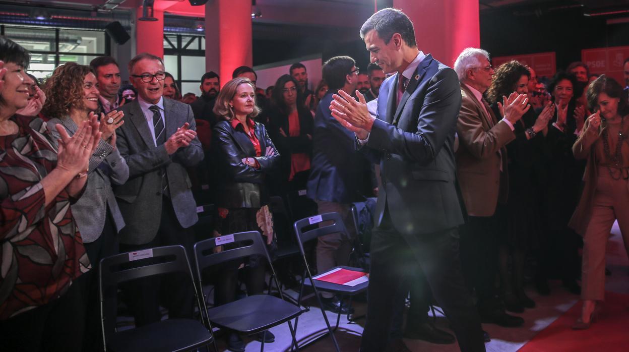 La ministra Calviño, impasible, en un acto electoral del PSOE