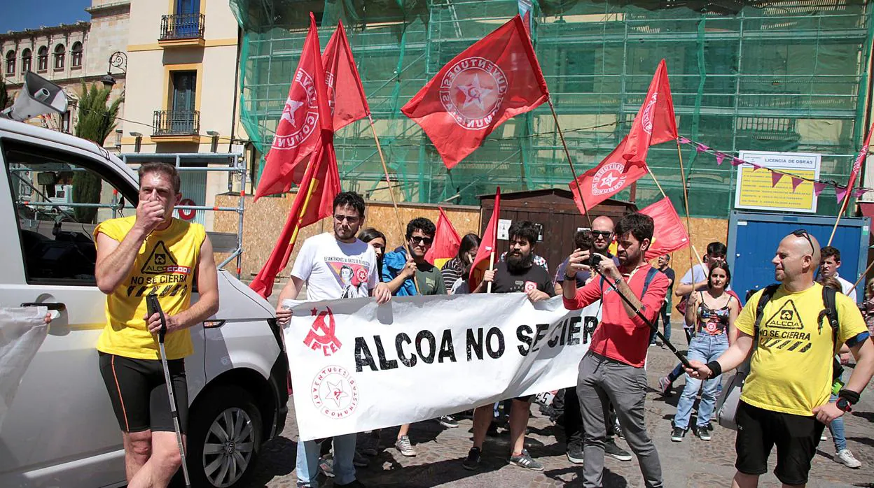 Decenas de trabajadores de Alcoa están realizando una marcha desde Asturias a Madrid