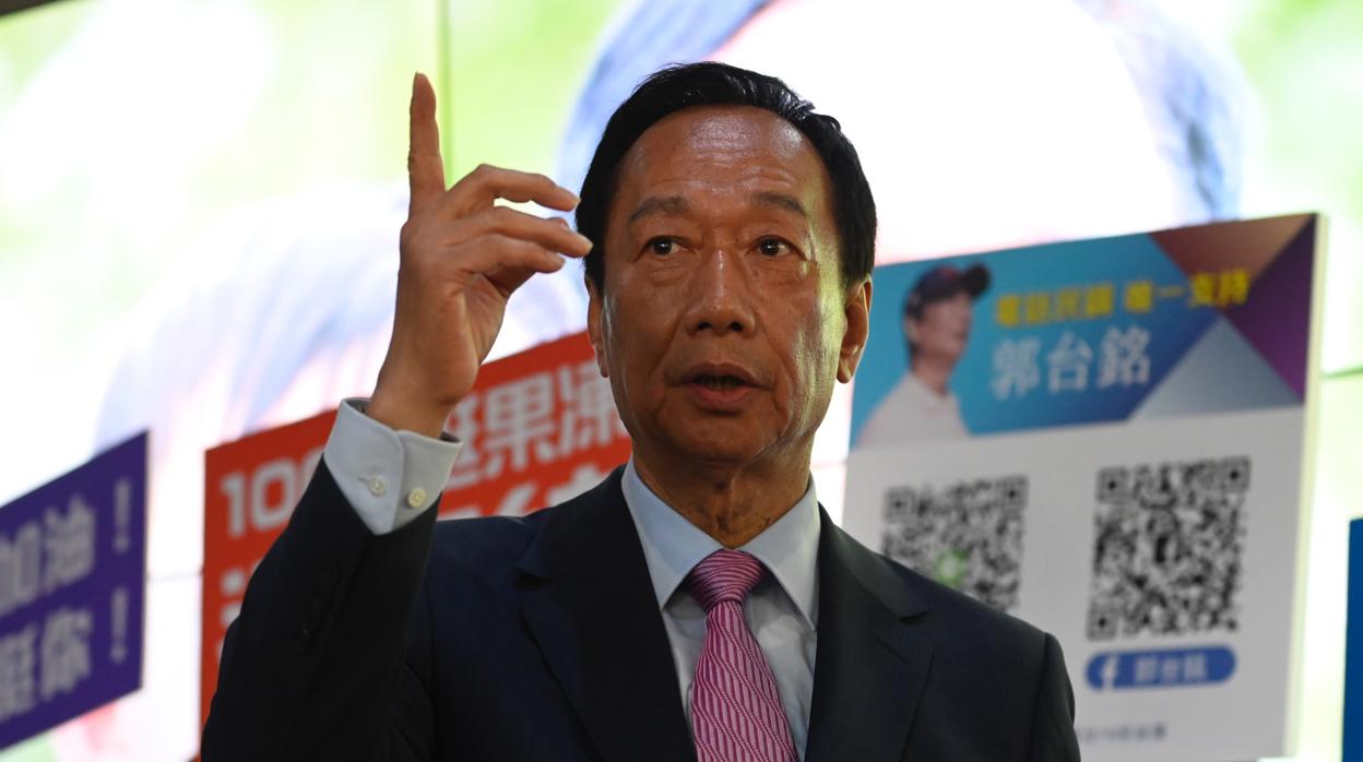 El fundador de Foxconn, el mayor fabricante mundial de electrónica, competirá por la presidencia de Taiwán