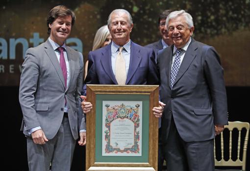 Miguel Rus, presidente de la CES; Nicolás Álvarez Domínguez, fundador de Visasur; y Francisco Herrero, presidente de la Cámara de Comercio