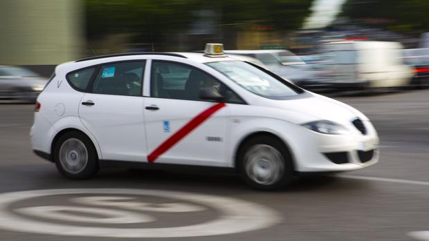 El taxi madrileño abre la puerta a los sistemas de pago chinos