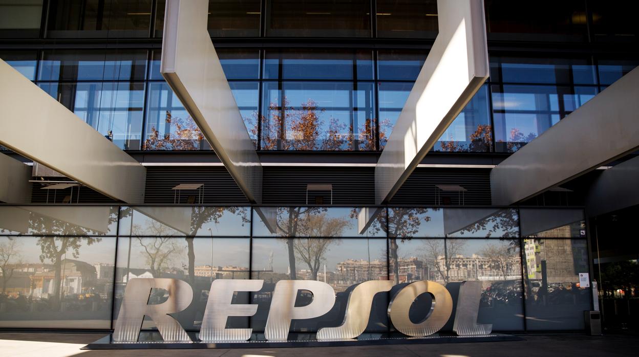 Entrada de la sede de Repsol en Madrid