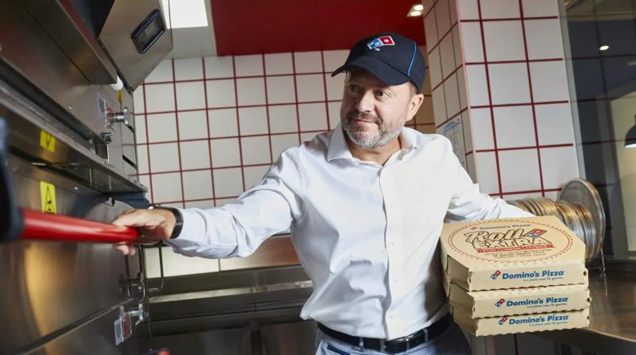 Paco Paez empezó como pizzero hace 27 años en Domino's Pizza