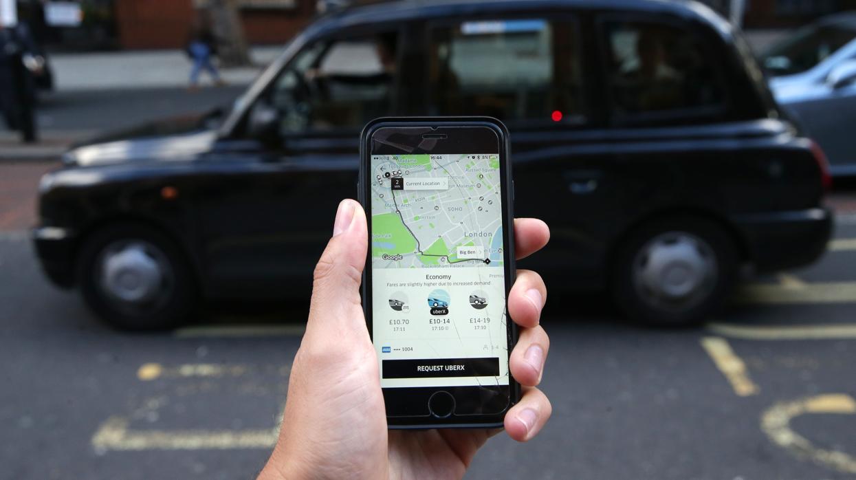 Un usuario pide un Uber en Londres