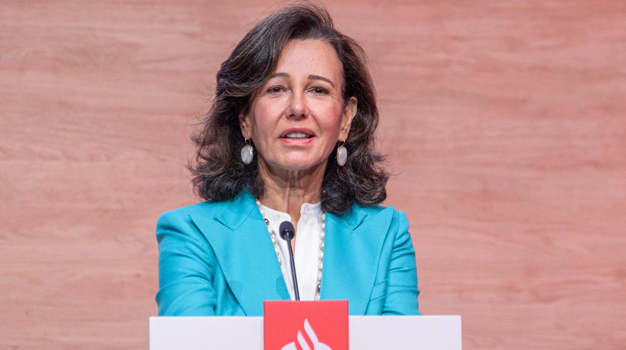 La presidenta del Banco Santander, Ana Botín, en la Junta Extraordinaria de Accionistas