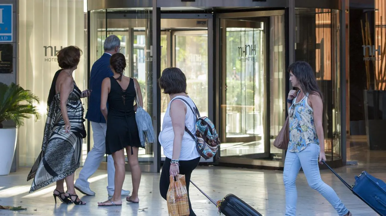 Solo en junio las pernoctaciones de viajeros han registrado un incremento del 6,3% en las efectuadas por usuarios residentes en España y del 1% desde el extranjero