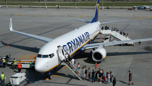 Las ganancias de Ryanair caen un 21% entre abril y junio a 243 millones por la subida del combustible