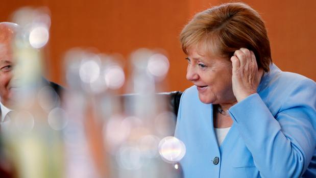 La patronal alemana exige a Merkel el final de la política de déficit cero