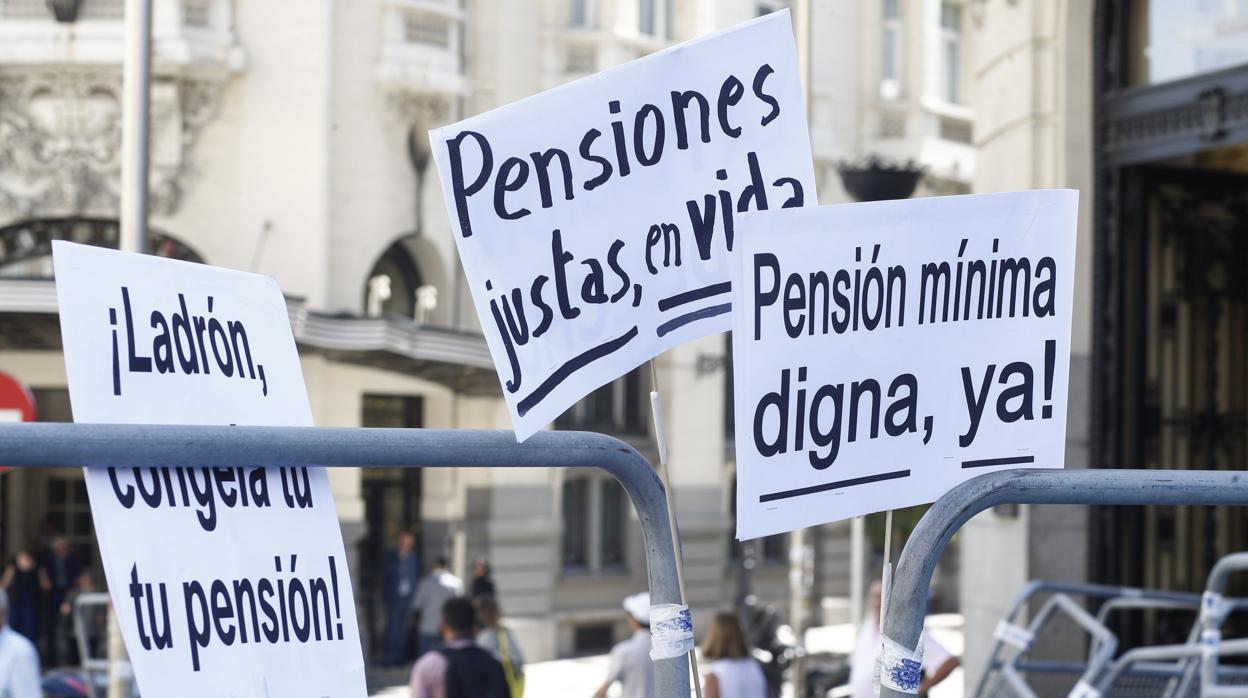 Manifestación de pensionistas frente al Congreso de los Diputados, en septiembre de 2018