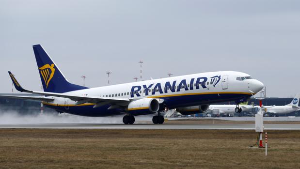 Sindicatos españoles de tripulantes de cabina y Ryanair intentan hoy evitar la huelga convocada en septiembre