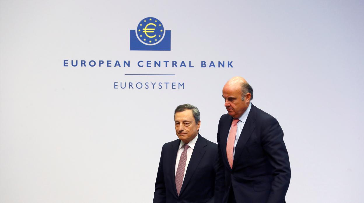 Mario Draghi (izda) presidente del BCE
