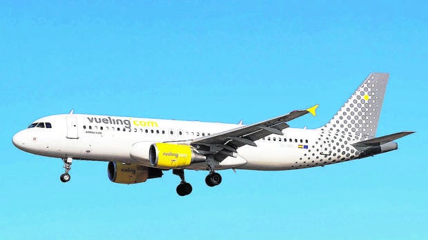 Vueling cancela 112 vuelos este fin de semana en El Prat por la huelga de Iberia y otras noticias económicas