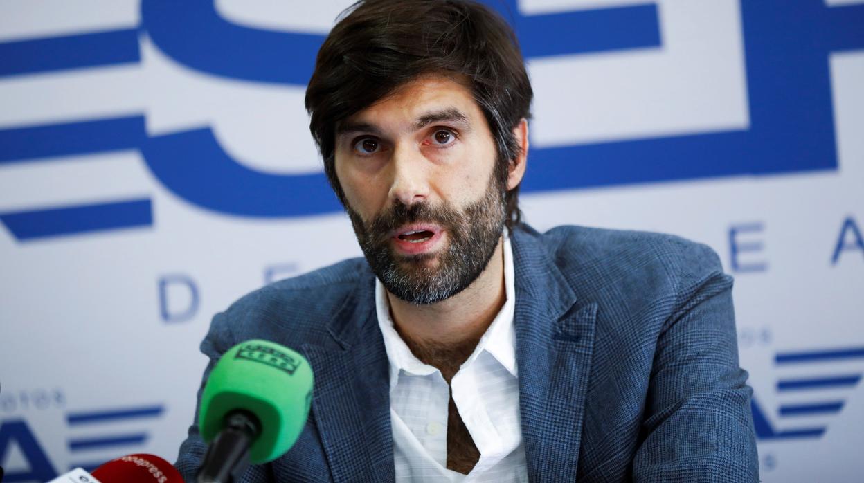 El presidente del Sepla, Óscar Sanguino, anunció el miércoles cinco jornadas de huelga