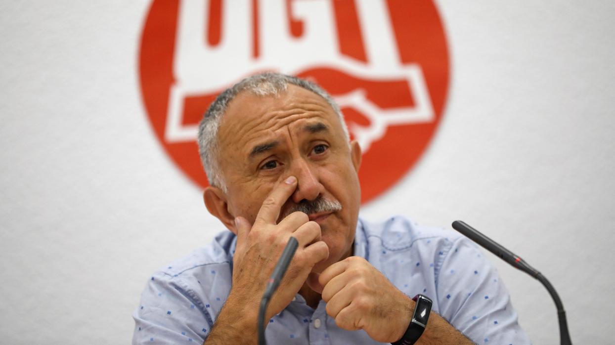 El secretario general de UGT, Pepe Álvarez, durante el encuentro que mantuvo este lunes en la sede de UGT, con los medios de comunicación para analizar la actualidad socioeconómica y repasar sus propuestas para los próximos meses.