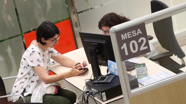 El fraude de los mensajes y correos en los que se intenta suplantar la identidad de la Agencia Tributaria