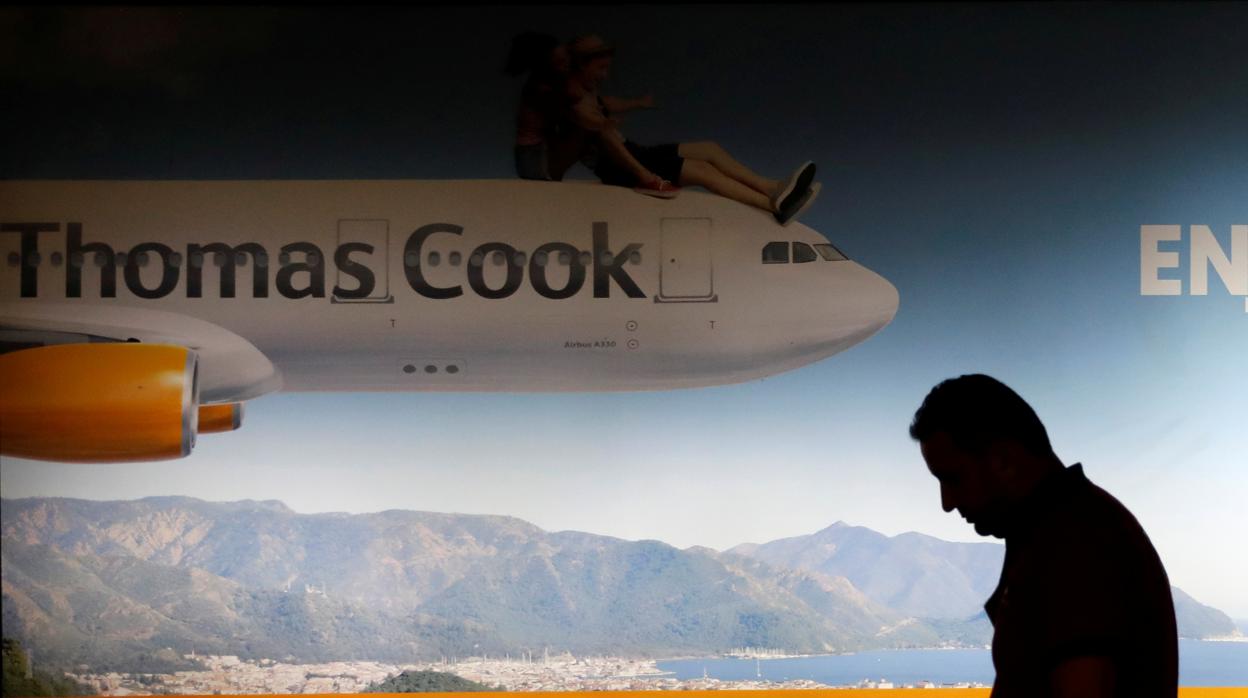 El conmovedor vídeo de un piloto de Thomas Cook que rompe a llorar durante su último vuelo con la compañía