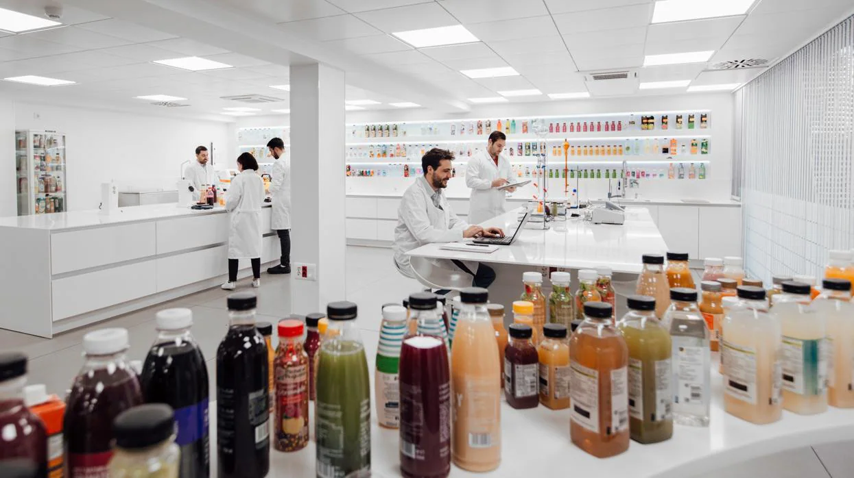Un equipo de 150 investigadores y técnicos forman AMC Innova, la división de innovación de AMC Natural Drinks