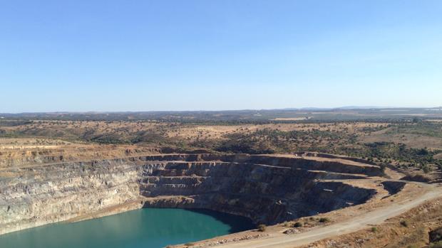 El alcalde de Aznalcóllar considera «un jarro de agua fría» la reapertura de la causa de la mina