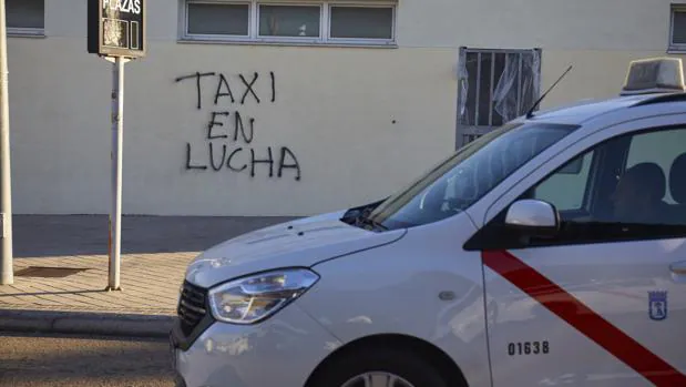 Los taxistas recurren el archivo de su querella contra Uber y Cabify por hasta ocho delitos