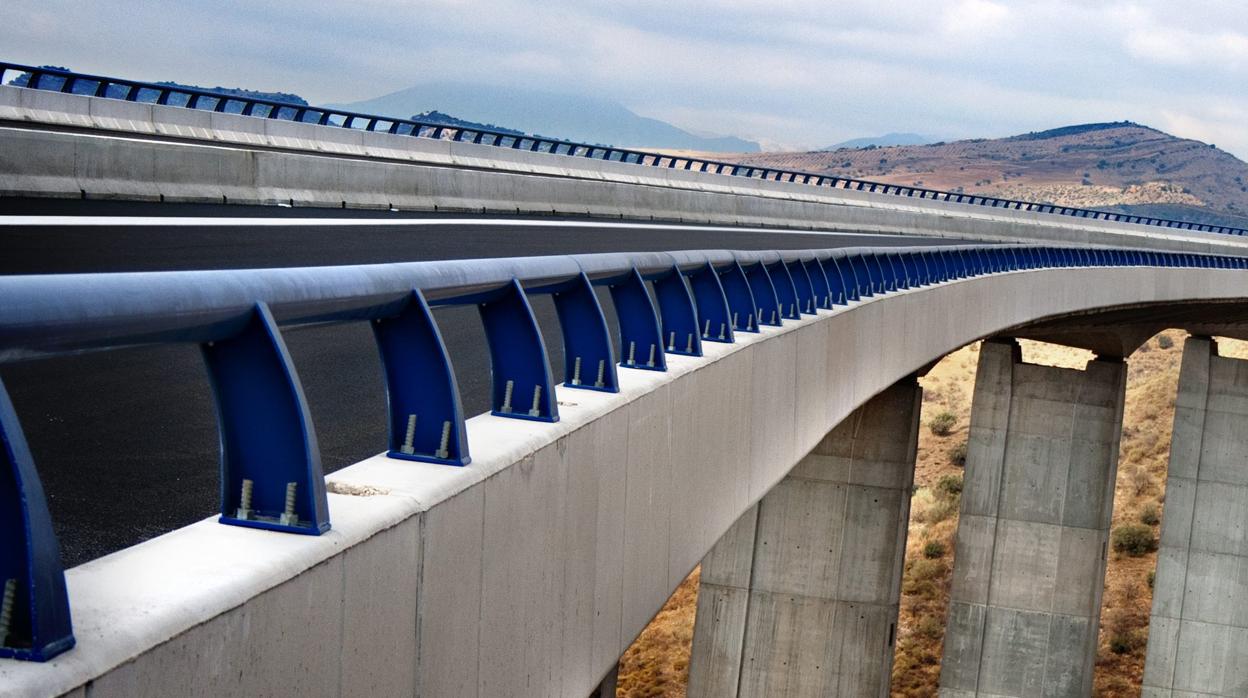 Vista del viaducto de la autopista de Las Pedrizas