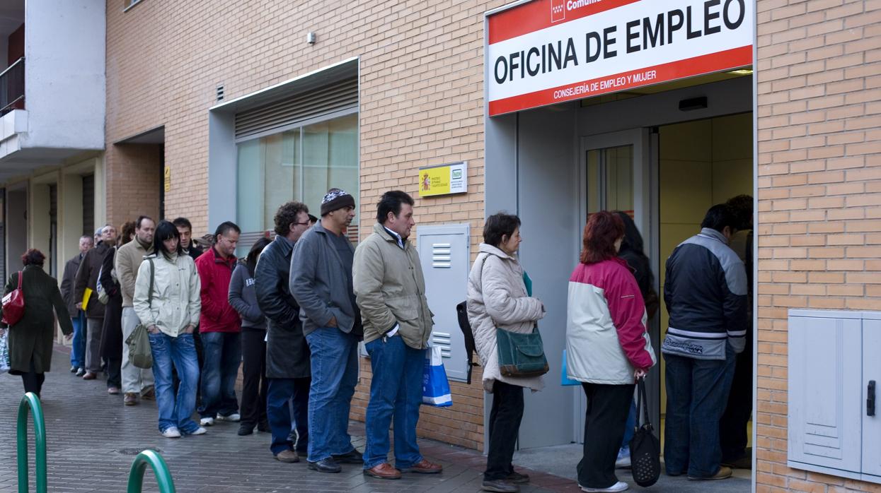 ¿Por qué se crea empleo, pero sube el paro?