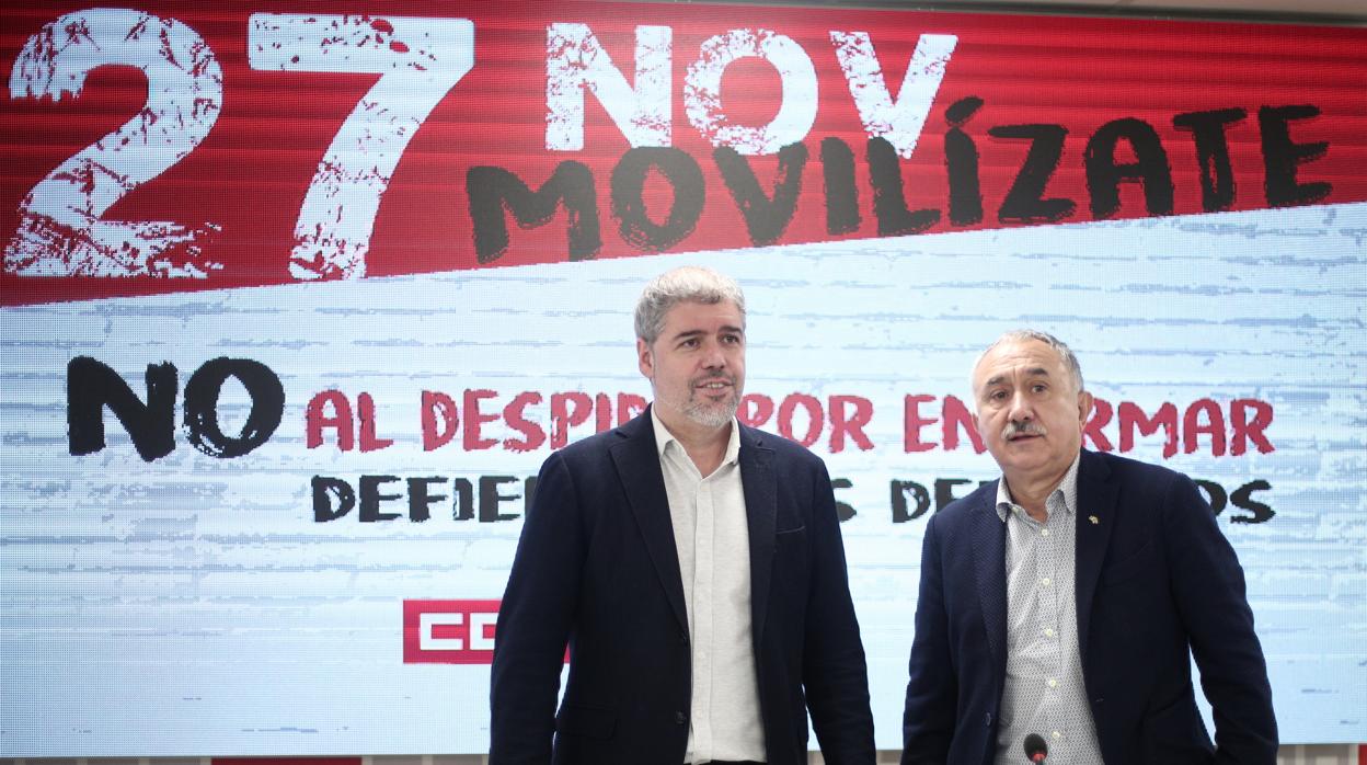 Los secretarios de Comisiones Obreras, Unai Sordo (izda) junto a su homólogo de UGT, Pepe Álvarez (dcha)