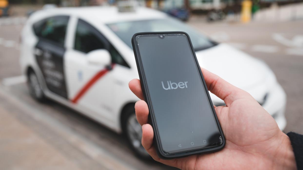 Uber operará con 50 taxis en Madrid