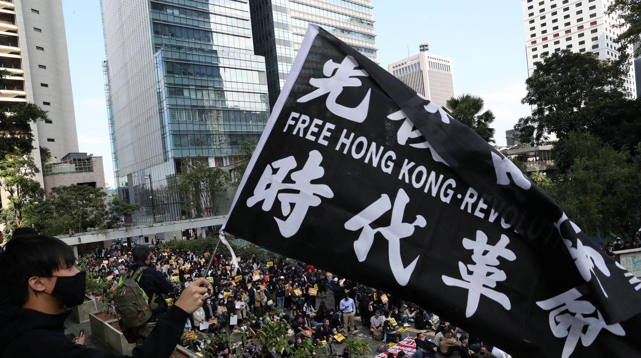 Desde el Ejecutivo hongkonés matizan que la excolonia acumula «un superávit a lo largo de los años. Hong Kong aún se encuentra en una posición financiera saludable»