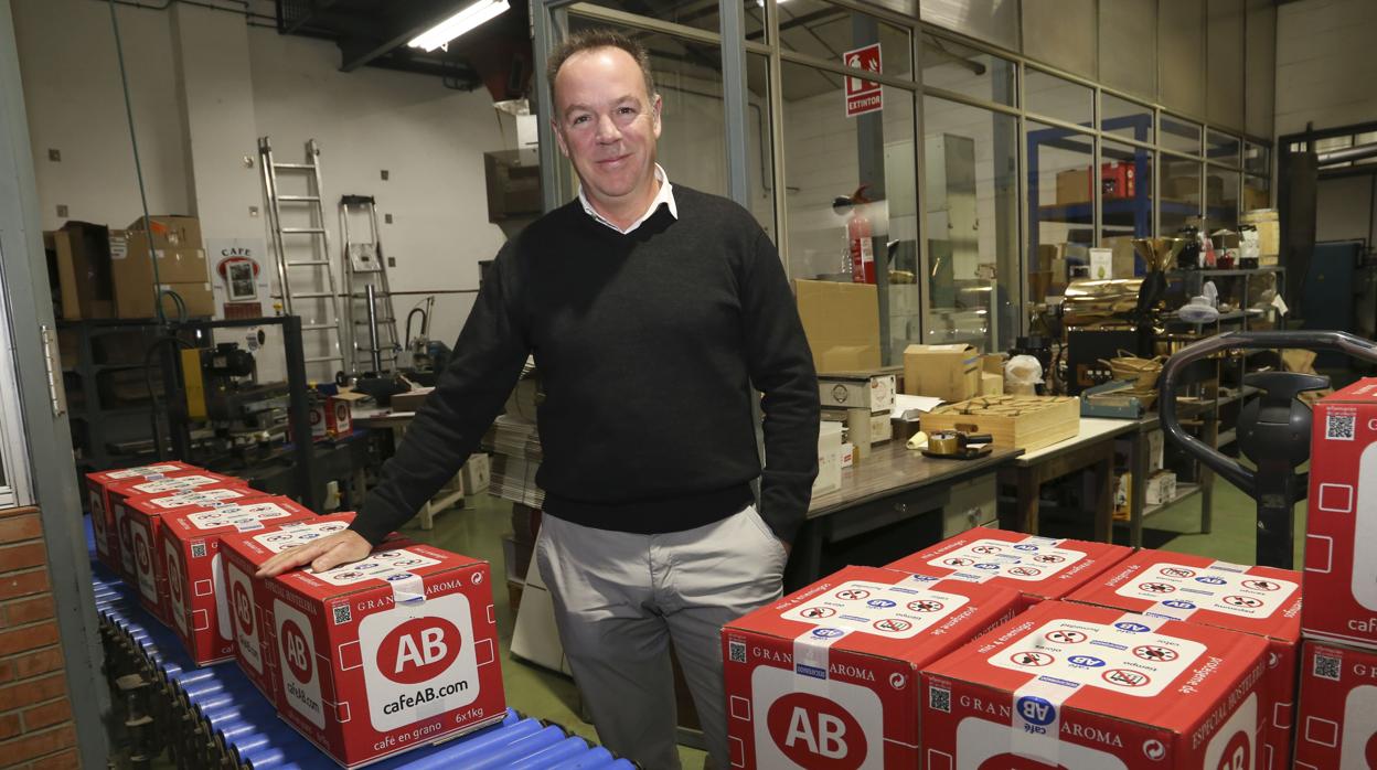 Andrés Bermúdez, consejero delegado de Sevillana de Café, en la fábrica de Alcalá