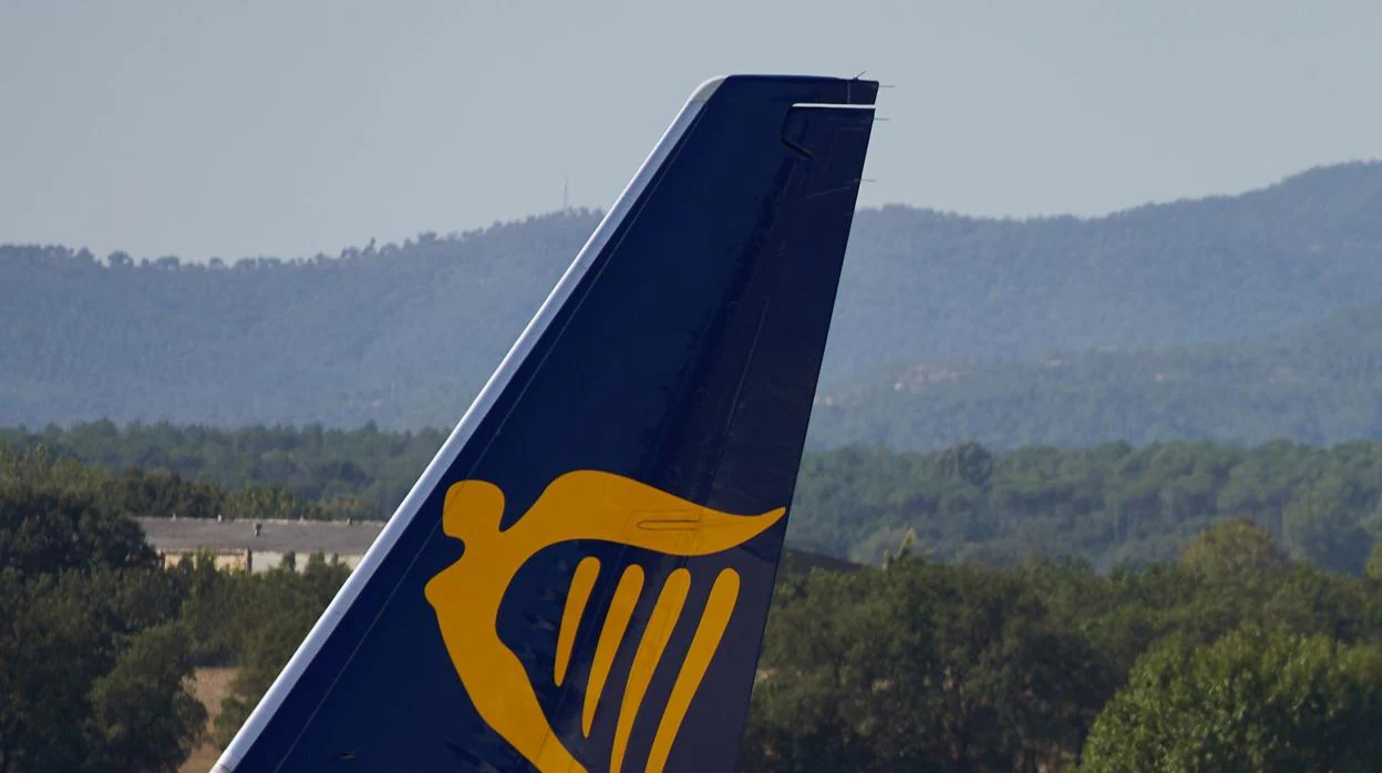 Avión de Ryanair en el aeropuerto de Gerona