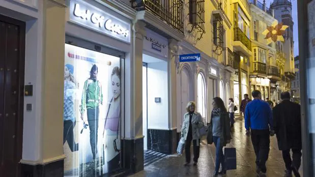 En Andalucía cerraron 1.541 comercios desde 2015, aunque es la segunda región que menos pierde