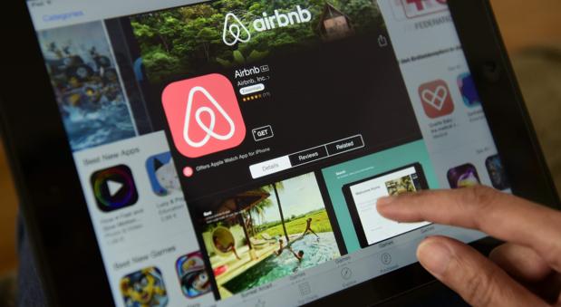 El TSJC obliga a Airbnb a retirar 12.000 anuncios de pisos ilegales en Cataluña