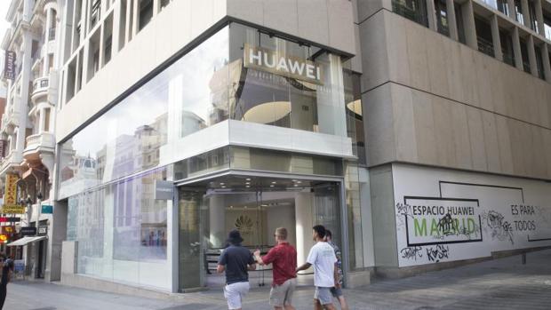 El Gobierno chino otorgó 75.000 millones de dólares a Huawei para impulsar su ascenso, según el WSJ